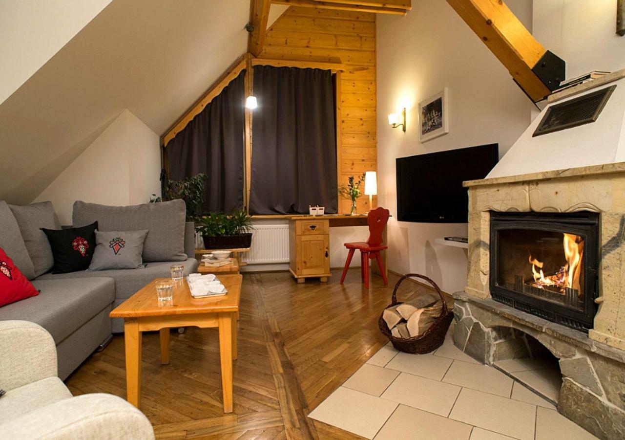 One-Bedroom Apartment Fireplace